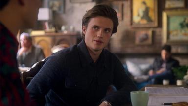 Love, Victor 3x4