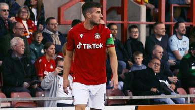 Bienvenidos al Wrexham 2x8