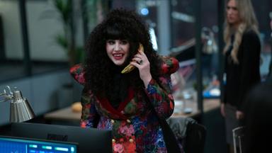 Lo que hacemos en las sombras 6x7